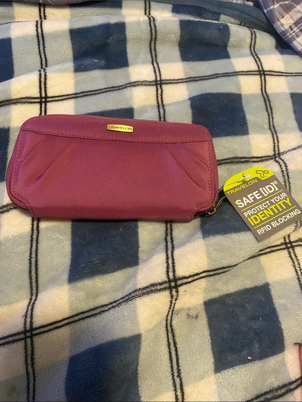 Travelon RFID-Blocking Women’s Wallet - Plum/Magenta